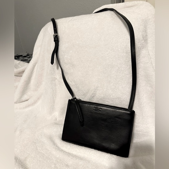 Abercrombie & Fitch Handbags - Abercrombie & Fitch Black Crossbody Bag